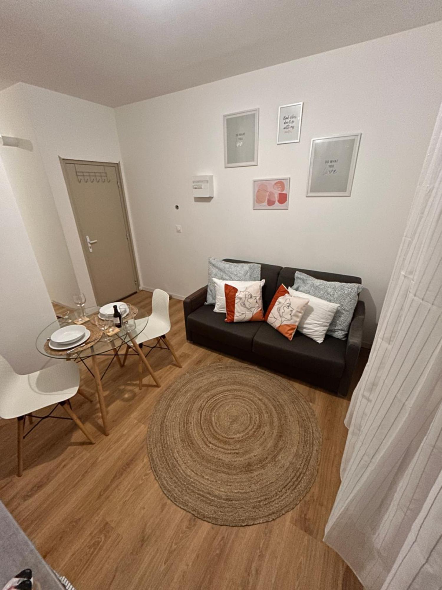 Serenity Stay Saint-Quentin  Buitenkant foto